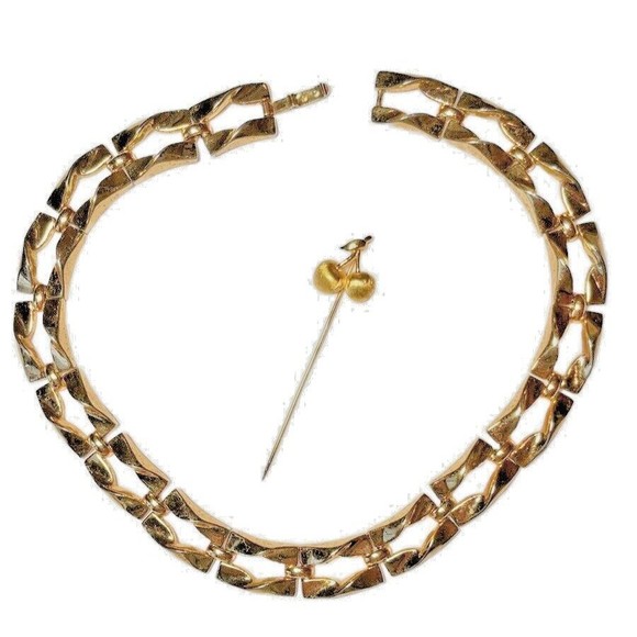 Trifari LOT 2 pcs Signed Vtg Gold Tone Necklace and Crown stick pin A121… - Picture 1 of 13